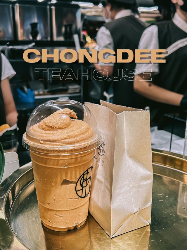 สเลอปี้ชาไทยปั่นที่ Chongdee teahouse เซนลาดฯ