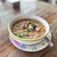 เจ๊แหม่ม ส้มตำลอยฟ้า