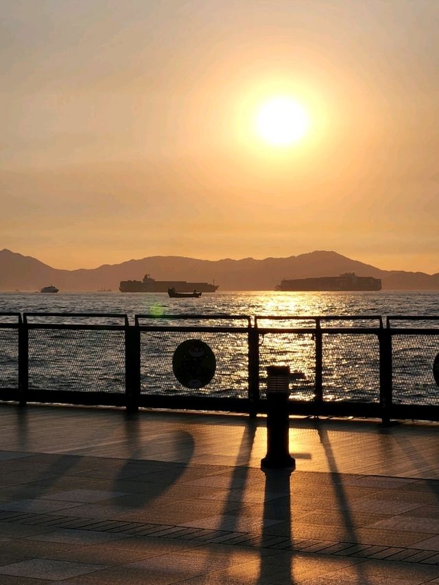 🌅「堅尼地城黃昏海濱，大自然之美。」✨️
