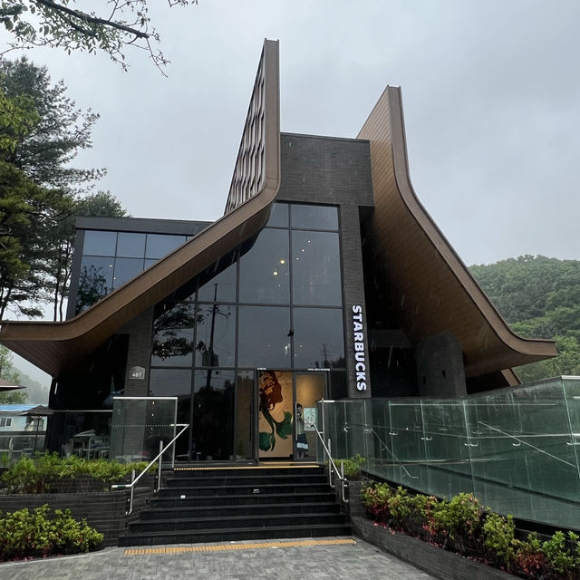산장 같은 스타벅스 신상카페 