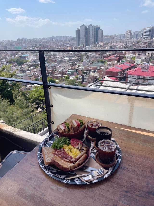 서울 해방촌 남산뷰맛집 감성카페 “더로얄푸드앤드링크”