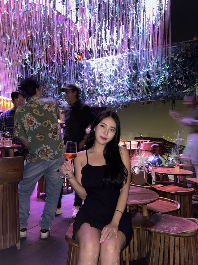 방콕에서 제일 핫한 티츄카 루프탑바 🍷