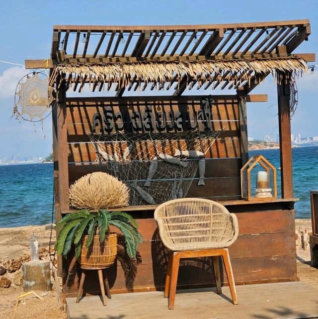 ร้านอาหารเฉลียงลม  ชลบุรี