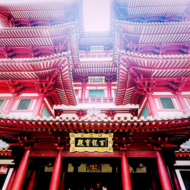 【シンガポール🇸🇬/壁一面に仏像が並ぶ煌びやかな”仏牙寺龍華院博物館”】