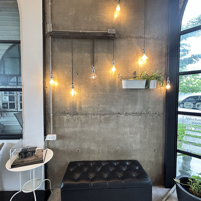 Steel Box 📦 Cafe ☕️ 