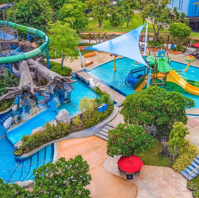 ที่พักหรูพัทยาสระว่ายน้ำสวยสวนน้ำอลังการ