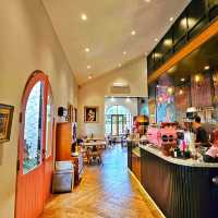 MOROLOKO | IT'S SUPER COMFORTABLE AND PET FRIENDLY, VERY COOL PLACE