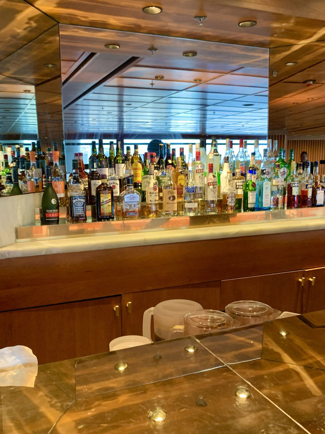 香港　香港観光　First Class LoungeのThe dining roomはもうレストランだぞ！
