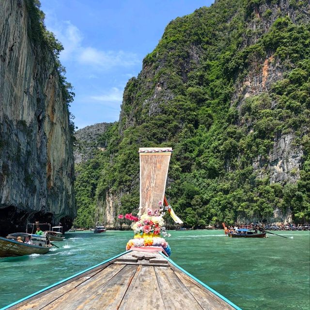 Discover the Hidden Gem of Maya Bay 🌅