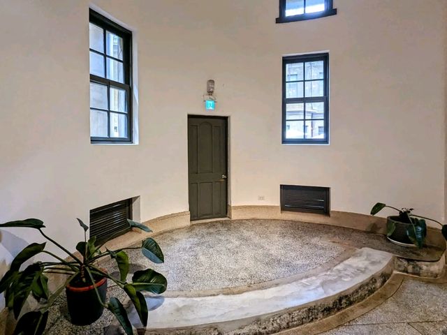 台南-警察局拘留所改建的咖啡館：南美館溫故知新