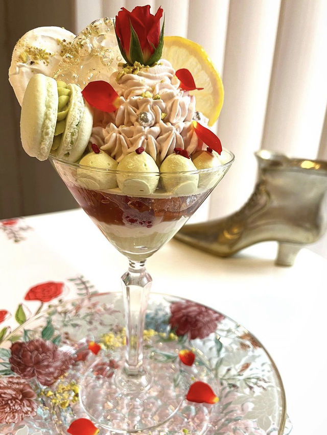 【北九州カフェ】非日常の素敵空間で美しいパフェはいかが？✨