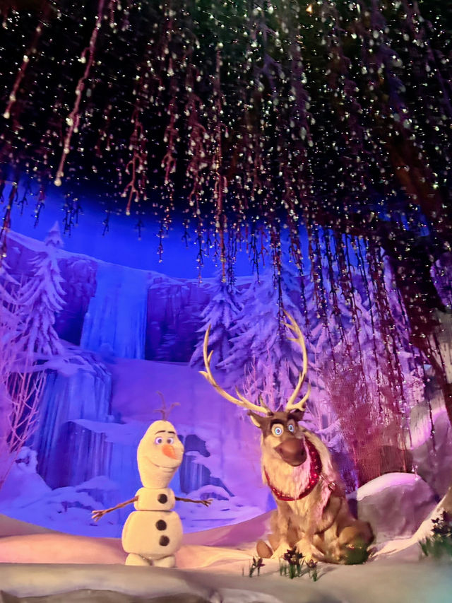 【香港迪士尼樂園】全球首個及最大型《魔雪奇緣》主題園區