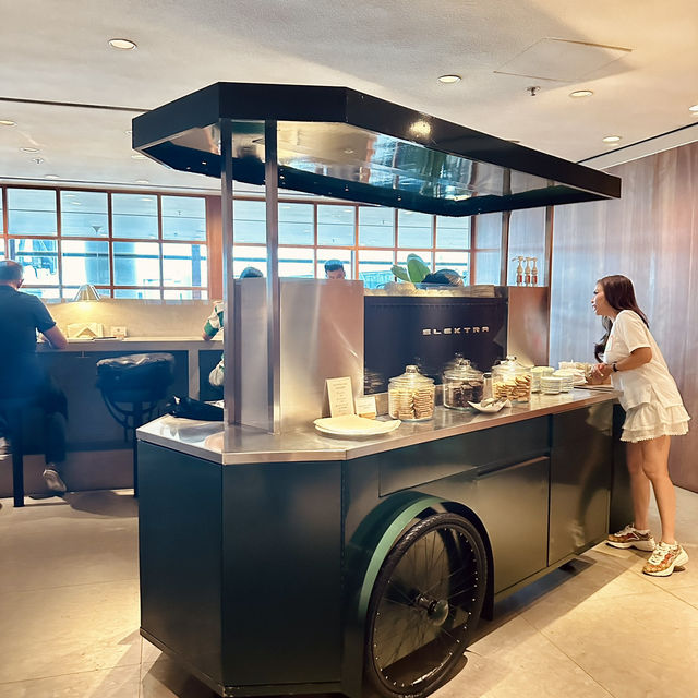 Exceptional Hospitality at The Pier Business Class Lounge Exceptional Hospitality at The Pier Business Class Lounge