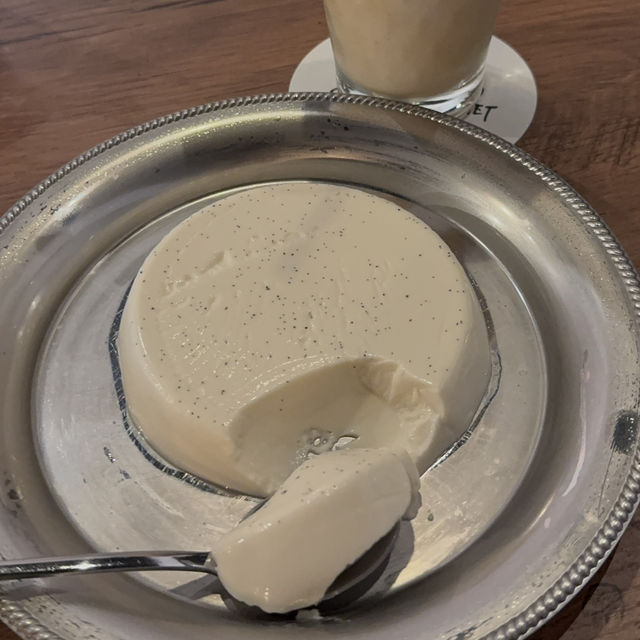 平らで大きい白プリンが美味しすぎる喫茶店