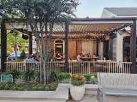 Back to Tommy Bahama, a great restaurant at The Woodlands