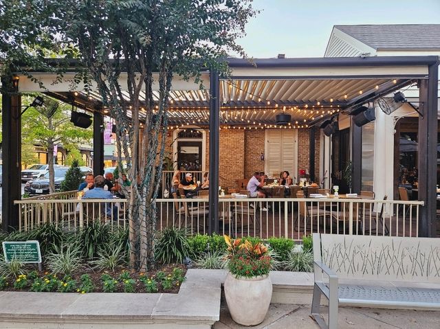 Back to Tommy Bahama, a great restaurant at The Woodlands