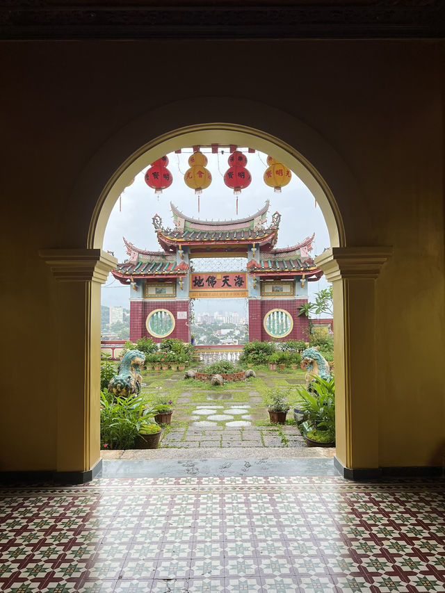 Kek Lok Si is the Coolest Temple Ever?!