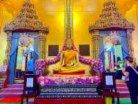 กราบหลวงพ่อโต วัดบางพลีใหญ่ใน
