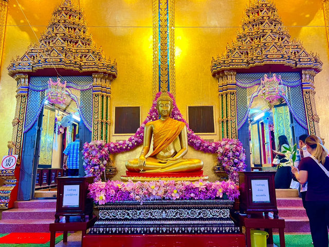 กราบหลวงพ่อโต วัดบางพลีใหญ่ใน