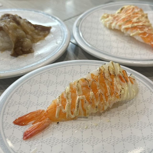 레일 위를 달려오는 신선한 초밥의 매력, 오키나와 ‘하마스시’🍣