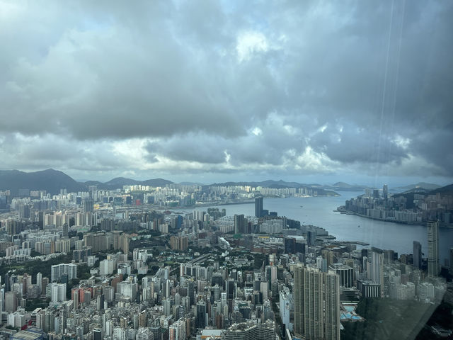 由ICC 102 樓 俯瞰香港的九龍港島🏙️
