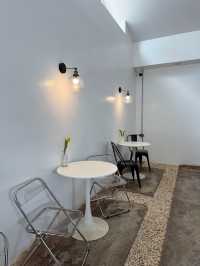 Rose’ Cafe คาเฟ่มินิมอลในปากเซ ลาวใต้