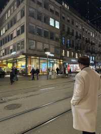 🇮🇹 Zurich at Night: A Glimpse into the Illuminated Cityscape