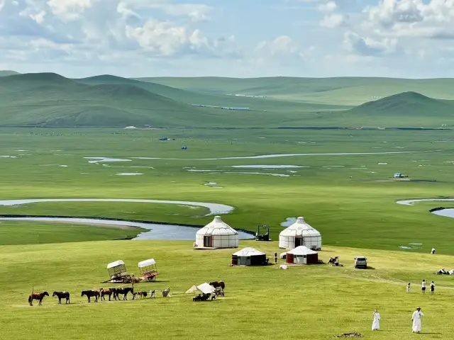 The Enchanting Green Wilderness and Poetic River Bends: A Journey to the Morigele River in Hulunbuir Grassland
