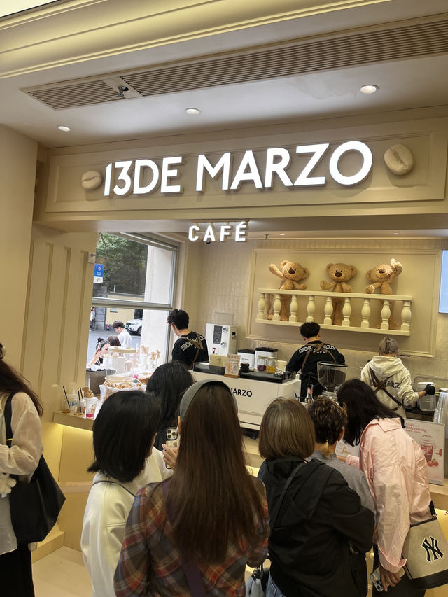  13DE Marzo Cafe คาเฟ่หมียักษ์สุดฮิตในเซี่ยงไฮ้ !!