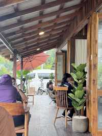 Chapter 2WO Coffee คาเฟ่ริมถนนเลีบบทางรถไฟ ☕️