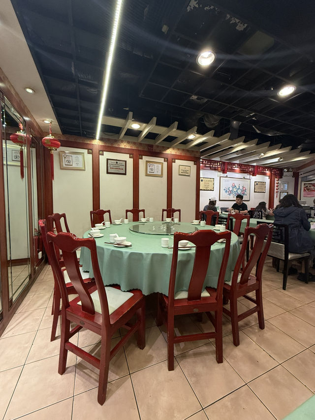  擔擔麵、小籠包