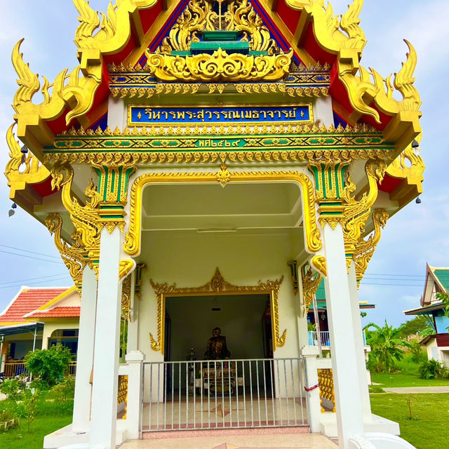 กุฏิไม้โบราณ วัดพานทอง