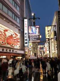 บุกโดทงบุริ ถ่ายรูปคู่กับสัญลักษณ์สุดฮิต Glico Man