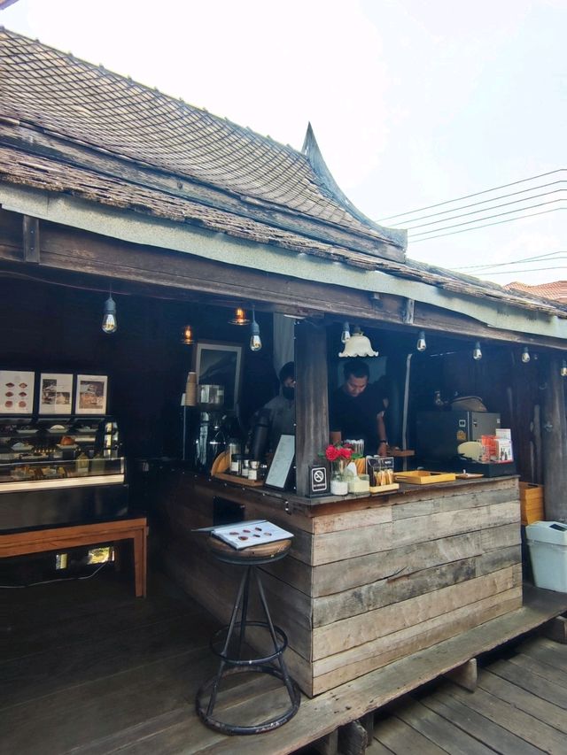 บ้านทองกลับ คาเฟ่ - Baan Thong Krub Cafe 