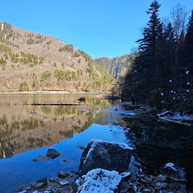 Winter Wonderland: A Serene Escape to Jiuzhaigou