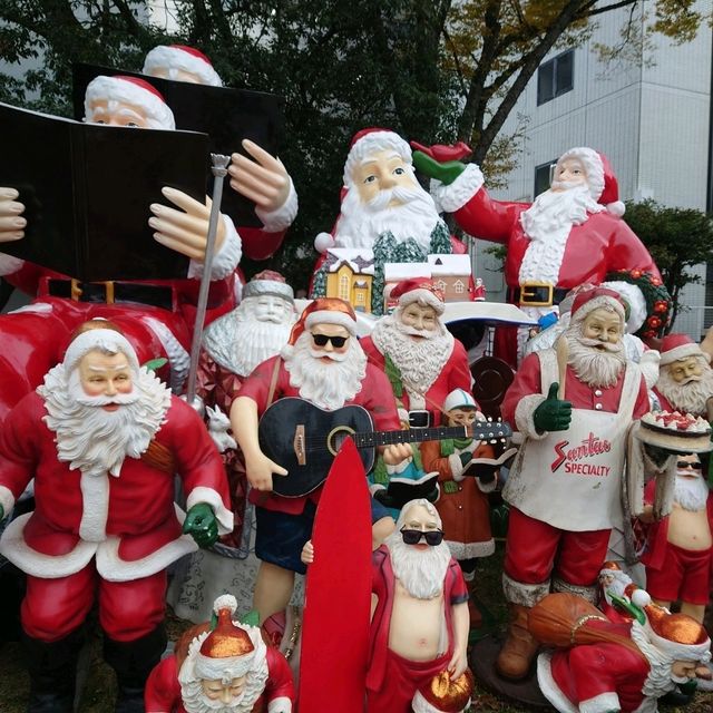たくさんのサンタクロース！「天神クリスマスマーケット」