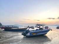 “หาดราไวย์”หาดท่าเรือประมงอันเงียบสงบ จ.ภูเก็ต