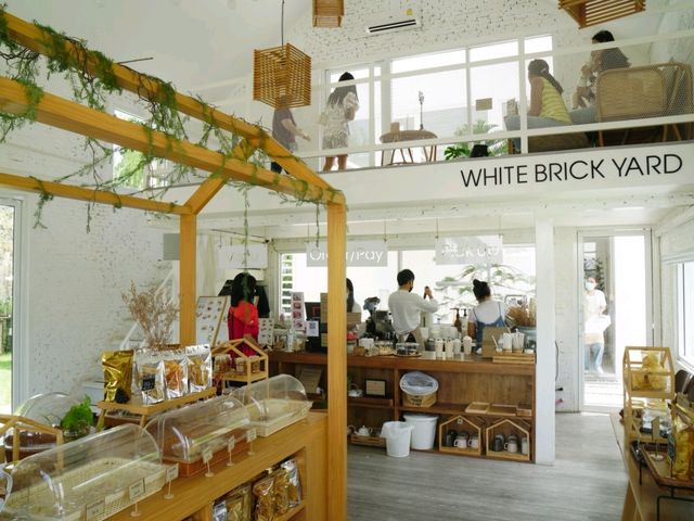 White Brick Yard พิกัดคาเฟ่ศาลายา นครปฐม