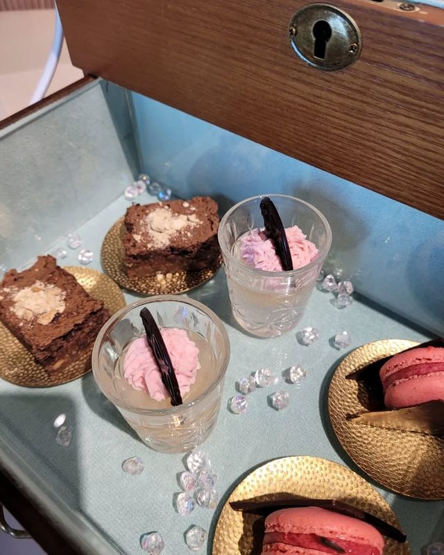 Frederic Blondeel x Lady Nara CHOCOLADY Tea Set