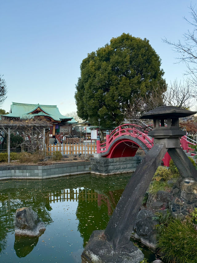 静かな境内で季節の移ろいを感じる『亀戸天神』