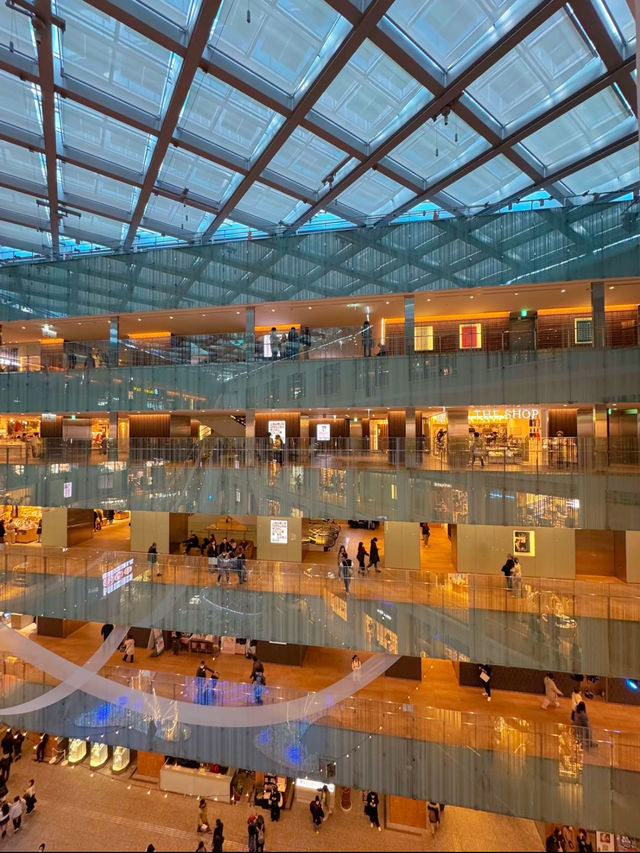 美しすぎるツリーを見ながらショッピングができるスポット🛒🎄💖【東京駅】