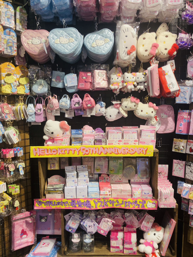 【渋谷】VILLAGE VANGUARD - あらゆるキャラクターが揃う！あれもこれも欲しくなっちゃいます！！-