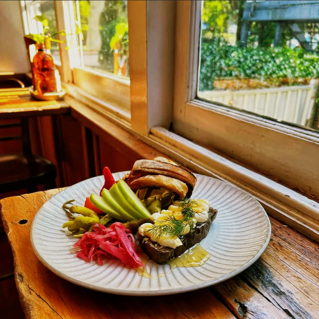 Riding the Flavor Wave at Bandwagon Cafe