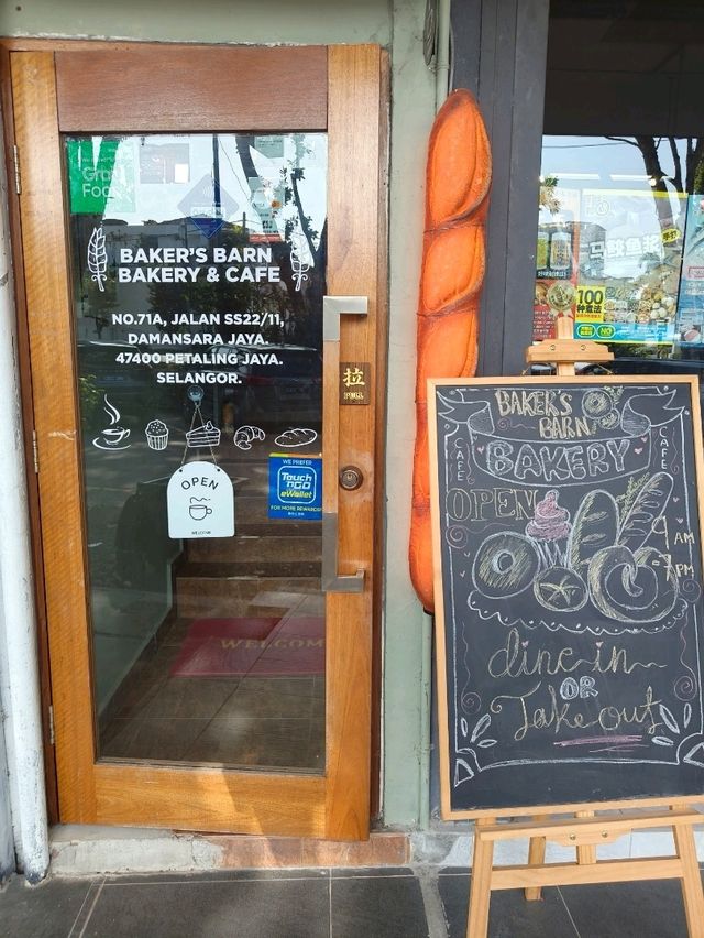 Cozy Cafe Vibes & Sweet Cravings Satisfied!