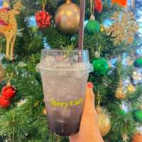 คาเฟ่ร่มรื่นในซอยลาดพร้าว 26 Pet Friendly 
