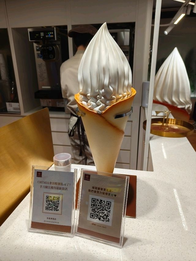 Indulging in CREMIA Hokkaido Ice Cream – A Sweet Treat in Taipei