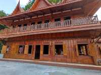 มาชม Unseenบ้านไร่ อุโบสถไม้ สถาปัตยกรรมอันสวยงาม