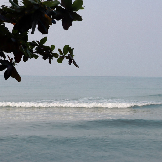 หาดทรายขาว หนึ่งในหาดที่สงบมากทรายขาวสมชื่อ