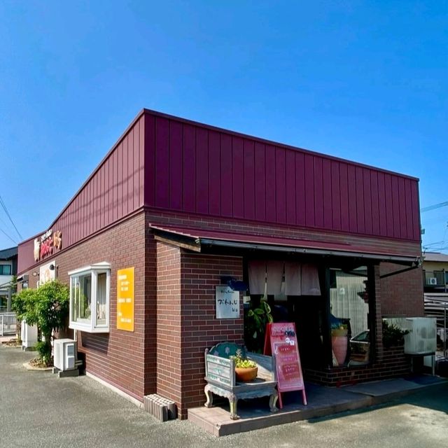 心温まる手作り料理を楽しむ隠れ家カフェ