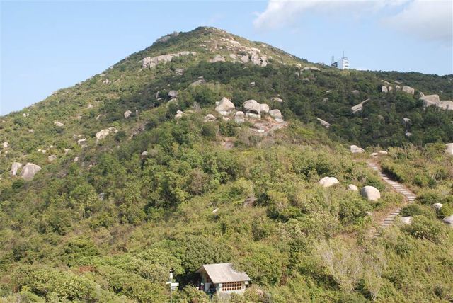 The Funny Rocks of Ling Kok Shan